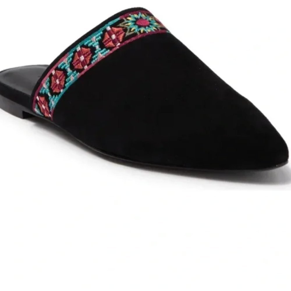 NWT JOHNNY WAS BLACK EMBROIDERED MULE Size 9